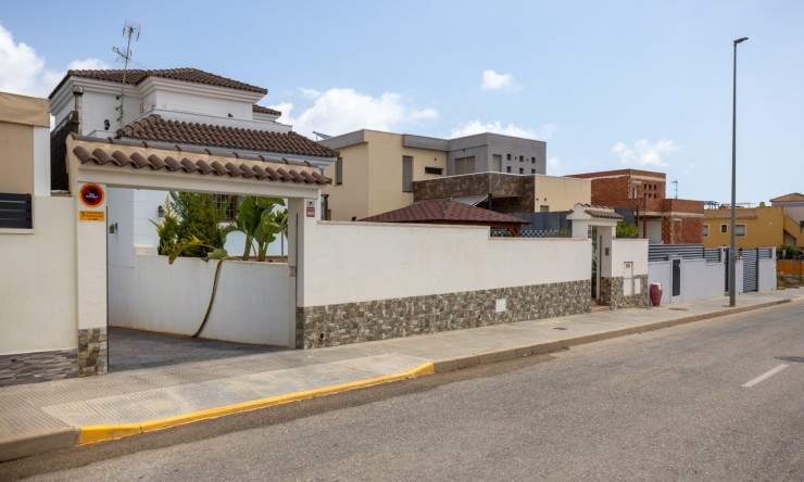 Resale - Detached Villa -
Los Montesinos - La Herrada