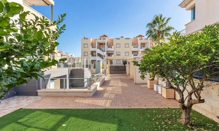 Wiederverkauf - Villa -
Orihuela Costa - La Zenia