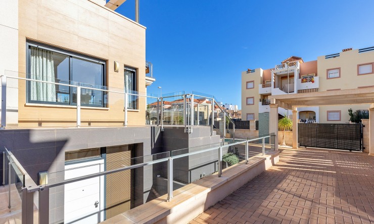 Wiederverkauf - Villa -
Orihuela Costa - La Zenia