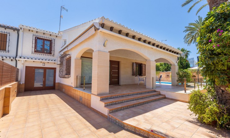 Resale - Villa -
Orihuela Costa - Punta Prima