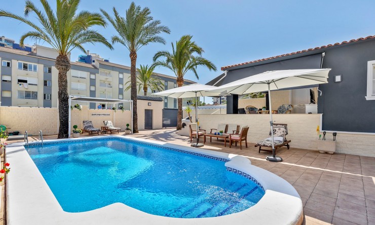 Resale - Villa -
Torrevieja - Rocio del Mar