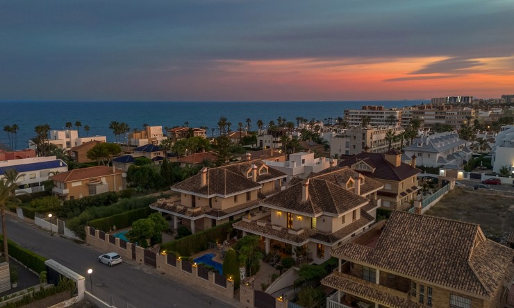 Resale - Villa -
Torrevieja - La Veleta