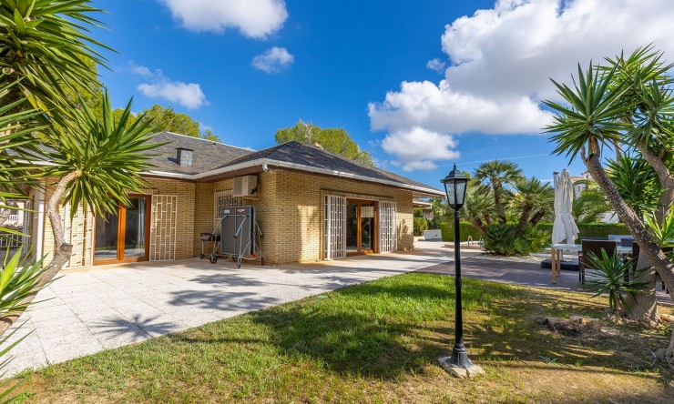 Resale - Villa -
Orihuela Costa - Las Filipinas