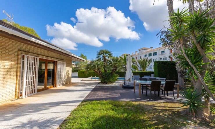 Resale - Villa -
Orihuela Costa - Las Filipinas