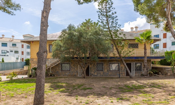 Resale - Villa -
Orihuela Costa - Las Filipinas