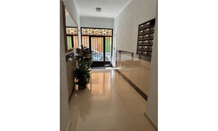 Resale - Apartment -
Almoradí