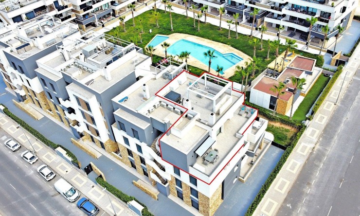Resale - Penthouse -
Los Altos