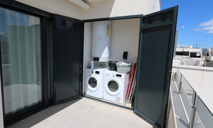 Resale - Penthouse -
Los Altos