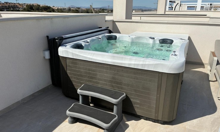 Resale - Penthouse -
Los Altos