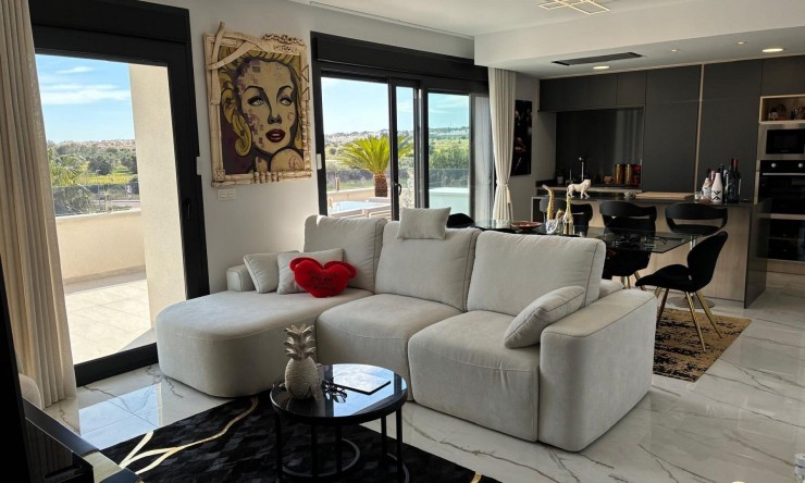 Resale - Penthouse -
Los Altos