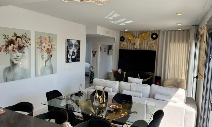 Resale - Penthouse -
Los Altos