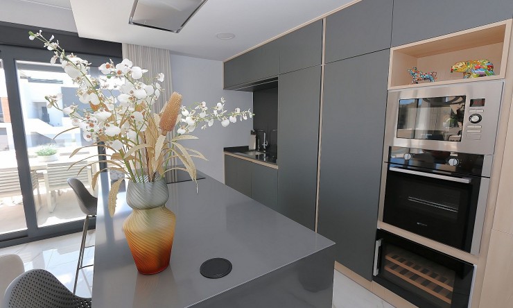 Resale - Penthouse -
Los Altos