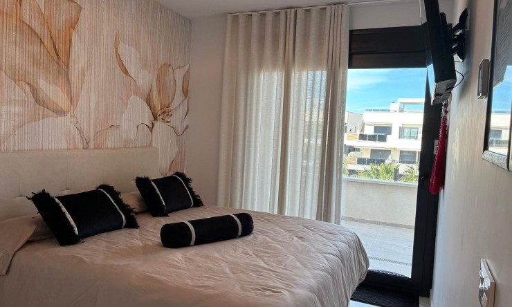 Resale - Penthouse -
Los Altos