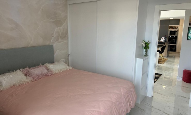 Resale - Penthouse -
Los Altos