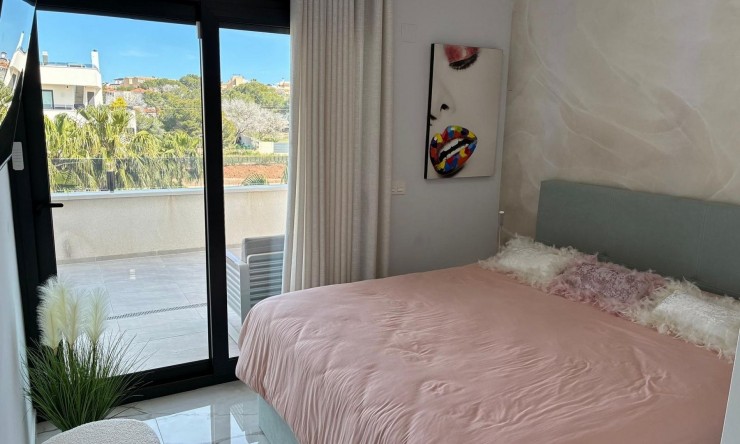 Resale - Penthouse -
Los Altos