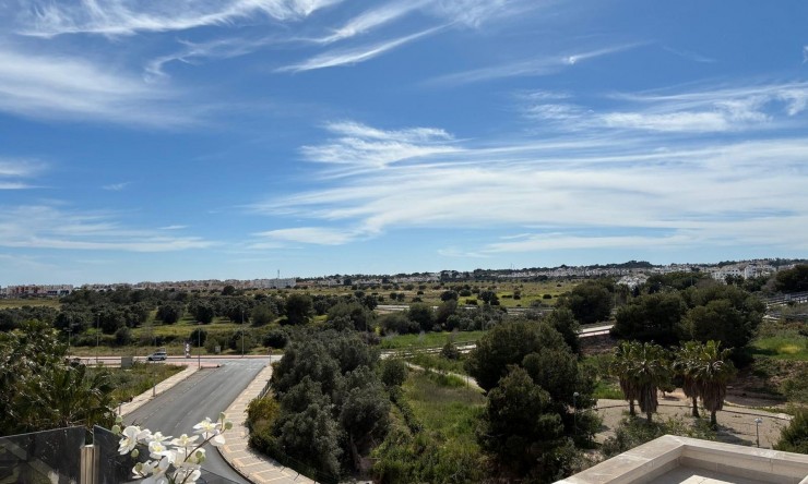 Resale - Penthouse -
Los Altos