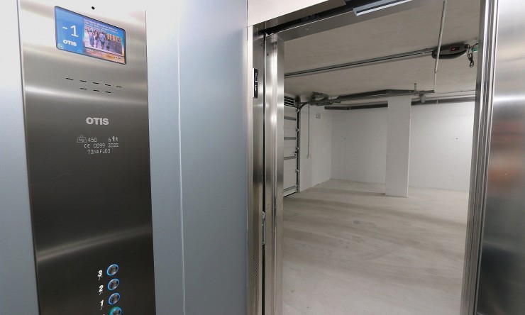 Resale - Penthouse -
Los Altos