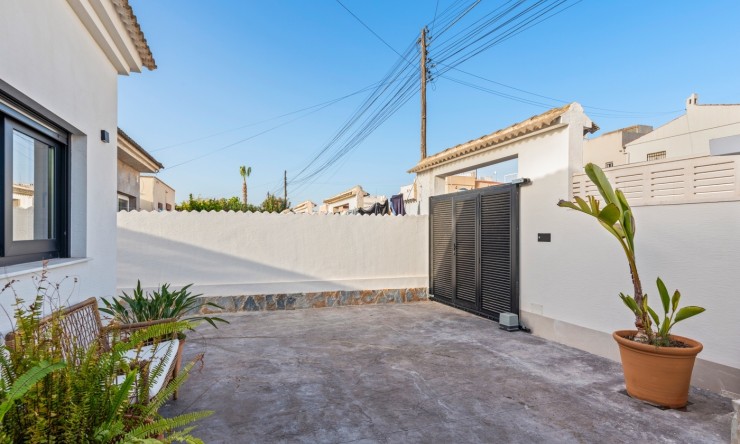 Herverkoop - Villa -
Torrevieja - El chaparral