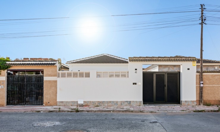 Herverkoop - Villa -
Torrevieja - El chaparral