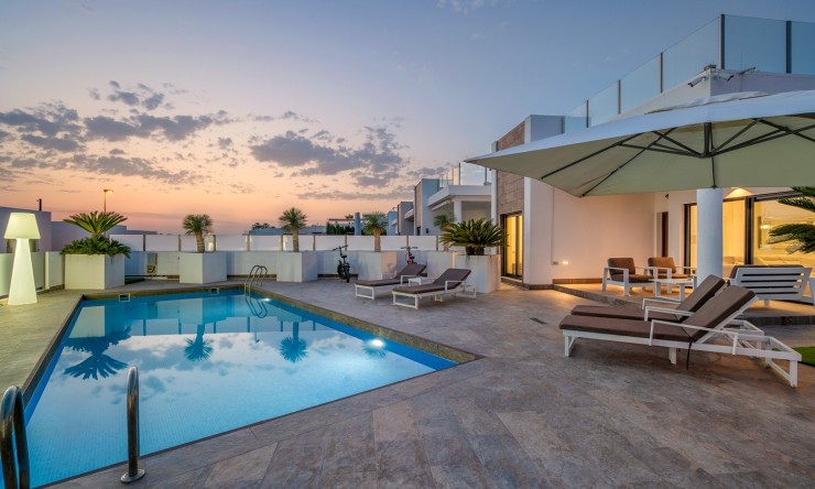 Herverkoop - Villa -
Orihuela Costa - Villamartín