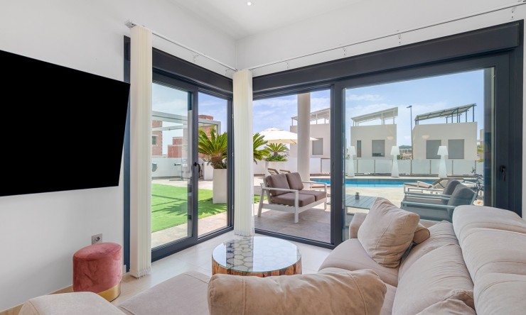 Herverkoop - Villa -
Orihuela Costa - Villamartín
