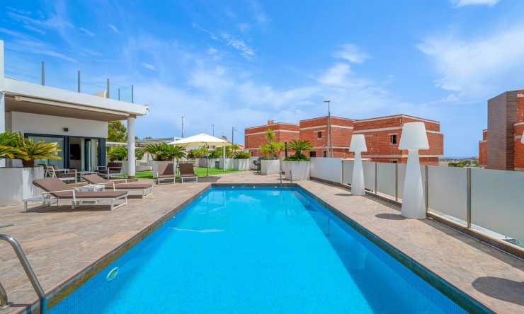Herverkoop - Villa -
Orihuela Costa - Villamartín