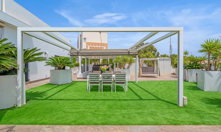 Herverkoop - Villa -
Orihuela Costa - Villamartín