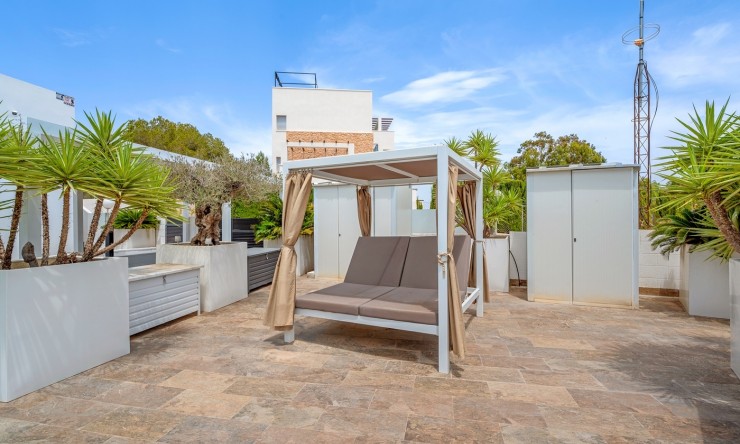 Herverkoop - Villa -
Orihuela Costa - Villamartín