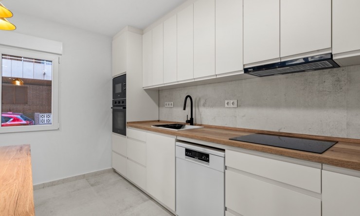 Resale - Apartment -
Torrevieja - Playa del Acequión