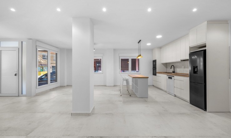 Resale - Apartment -
Torrevieja - Playa del Acequión