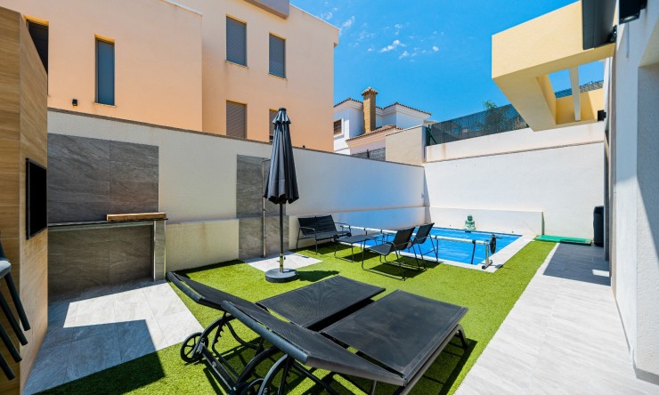 Resale - Villa -
Los Montesinos
