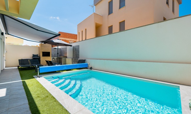 Resale - Villa -
Los Montesinos