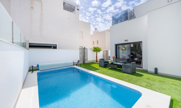 Resale - Villa -
Torrevieja