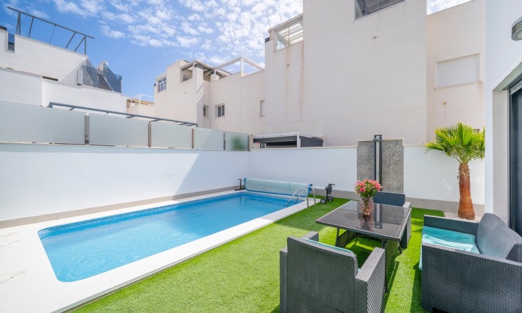 Resale - Villa -
Torrevieja