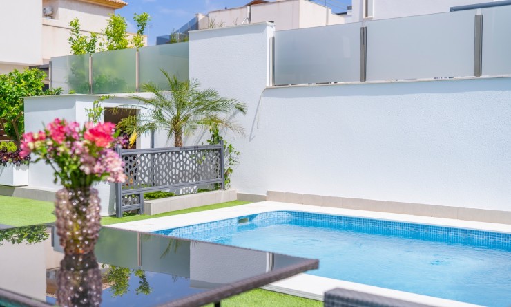 Resale - Villa -
Torrevieja