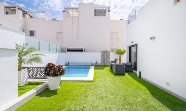 Resale - Villa -
Torrevieja