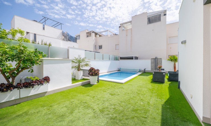Resale - Villa -
Torrevieja