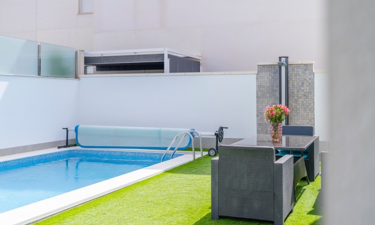 Resale - Villa -
Torrevieja