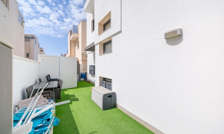Resale - Villa -
Torrevieja