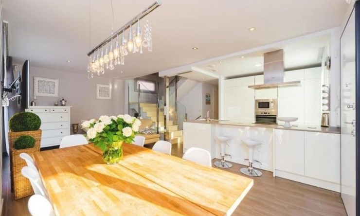Resale - Villa -
Torrevieja