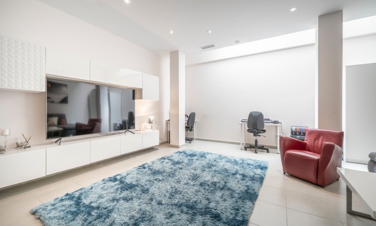 Resale - Villa -
Torrevieja