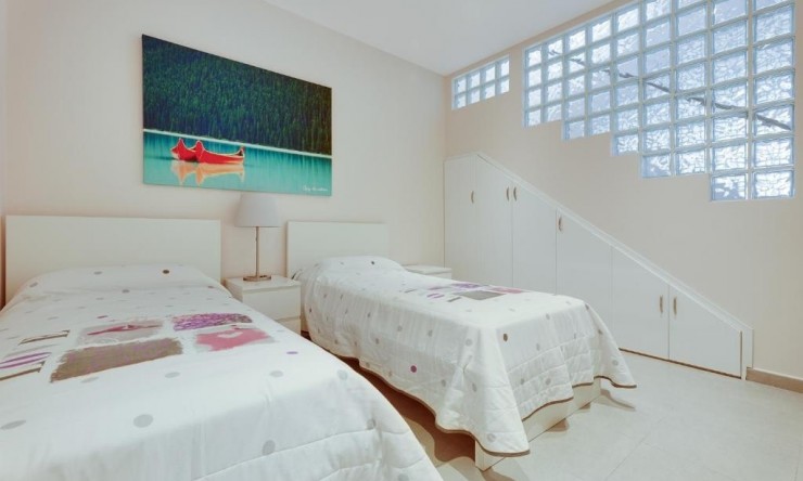 Resale - Villa -
Torrevieja