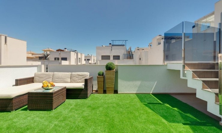 Resale - Villa -
Torrevieja