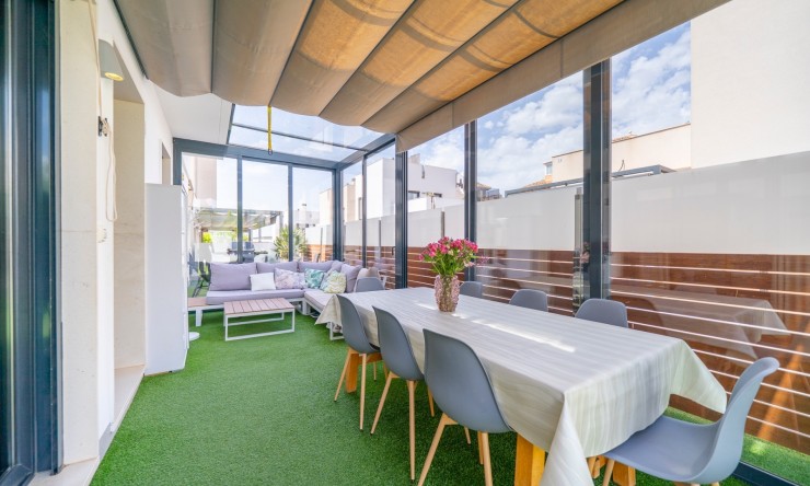 Resale - Villa -
Torrevieja