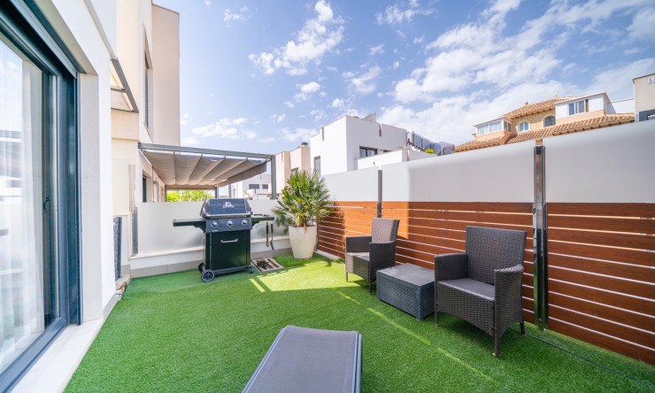 Resale - Villa -
Torrevieja