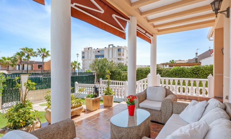 Resale - Villa -
Torrevieja - La Mata