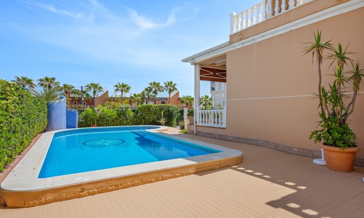 Resale - Villa -
Torrevieja - La Mata