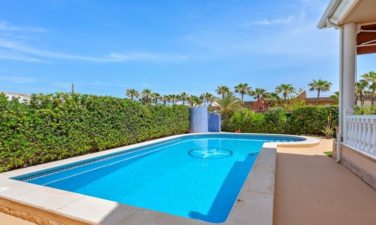 Resale - Villa -
Torrevieja - La Mata