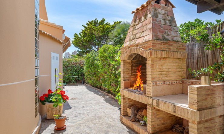 Resale - Villa -
Torrevieja - La Mata
