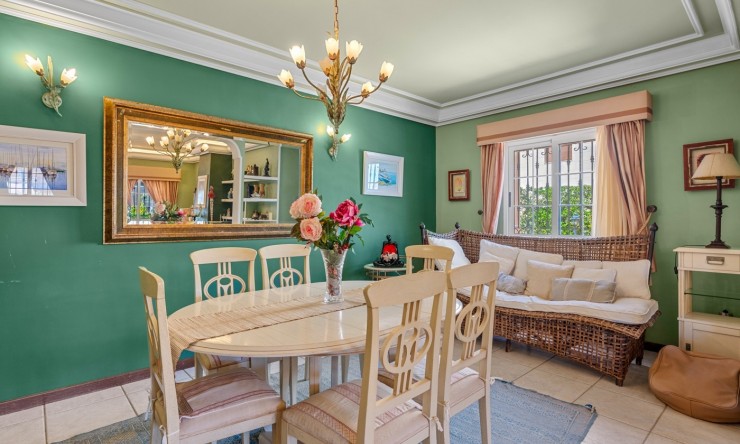 Resale - Villa -
Torrevieja - La Mata